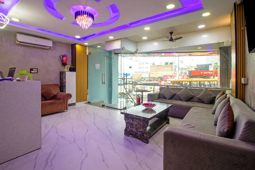 HOTEL SR PALACE NEAR IGI DELHI AIPRORT - Lobby