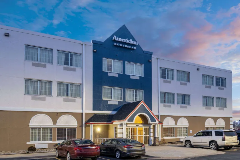 AmericInn by Wyndham Cedar Rapids North - Image 1
