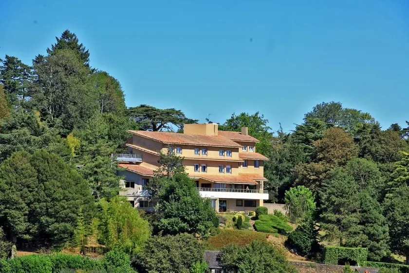 Logis Hôtel de la Bruyere - Image 1