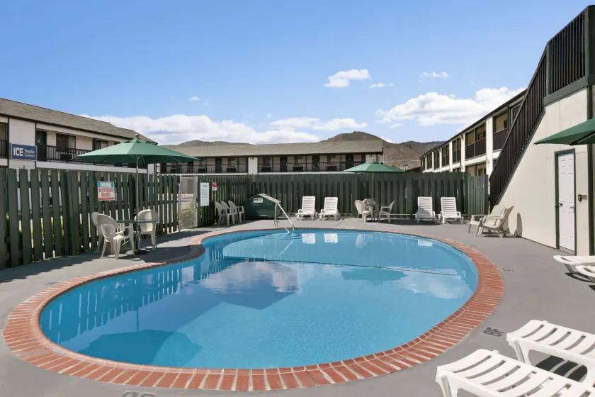 Travelodge by Wyndham Wenatchee - Image 1