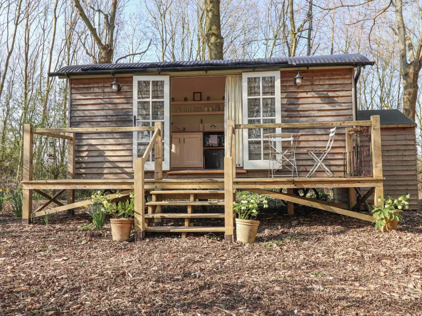 Woodlands Retreat Shepherd's Hut - Image 1