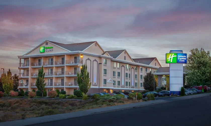 Holiday Inn Express Hotel & Suites Richland - Image 1