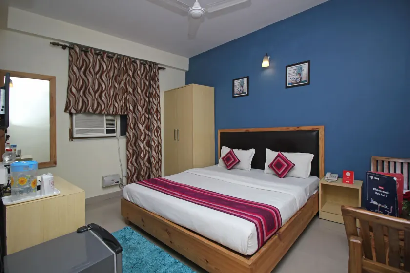 OYO 9046 Hotel Metro Star - Image 1