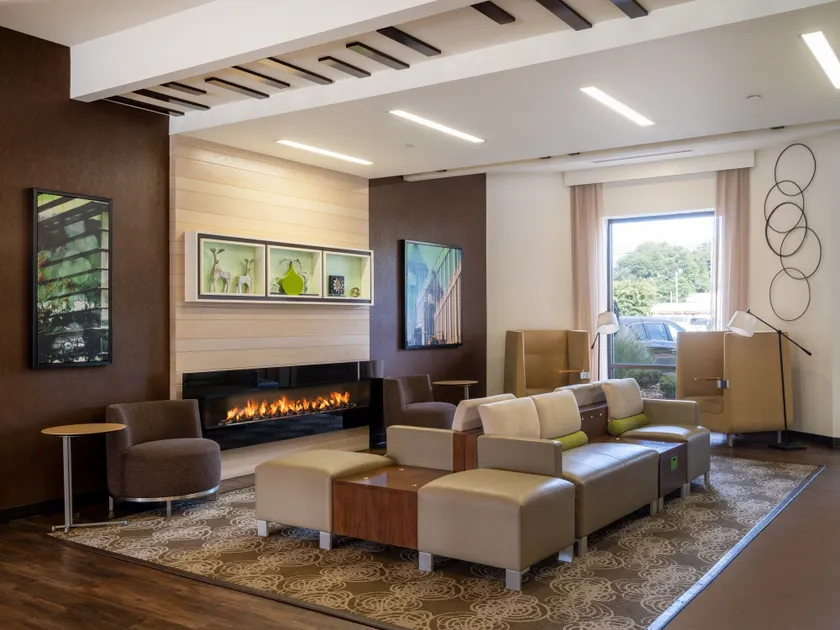 Holiday Inn Greensboro Coliseum by IHG - Coin salon dans le hall