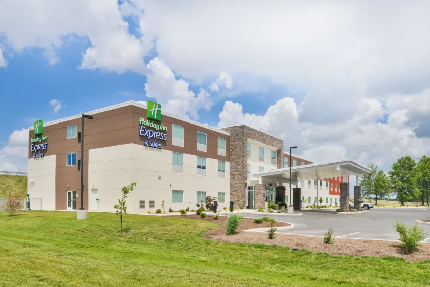 Holiday Inn Express & Suites Salem by IHG - Image 1