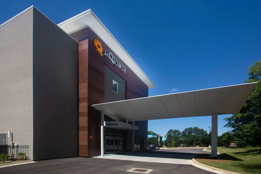 La Quinta Inn & Suites by Wyndham Oxford - Image 1