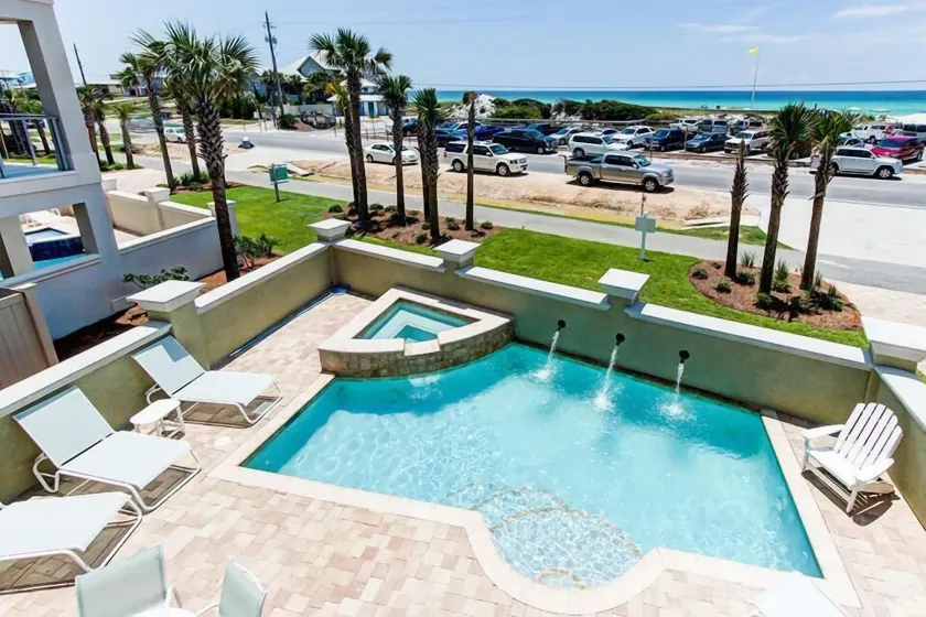 DaShells30A 6 Bedroom Holiday Home by Five Star Properties - Image 1