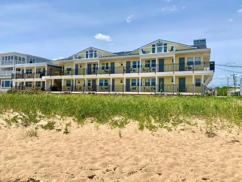 Abellona Inn & Suites - Image 1