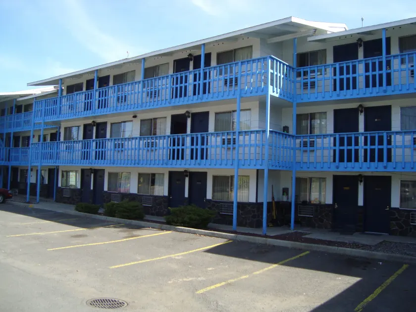 Willow Springs Motel - Image 1