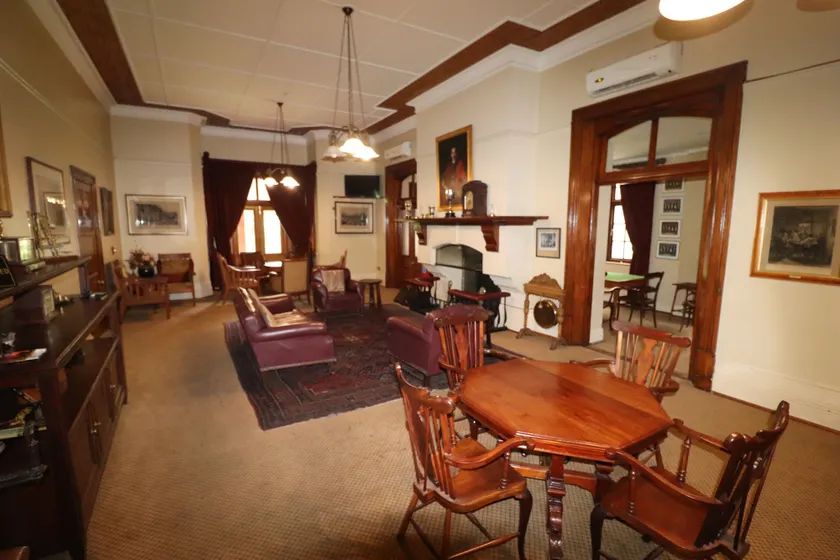 Kimberley Club Guesthouse - Lobby sitting area