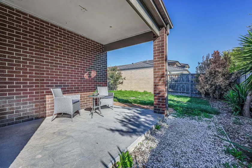 StayAU Pakenham 5 BRM Hidden Oasis Pet-friendly - Image 1