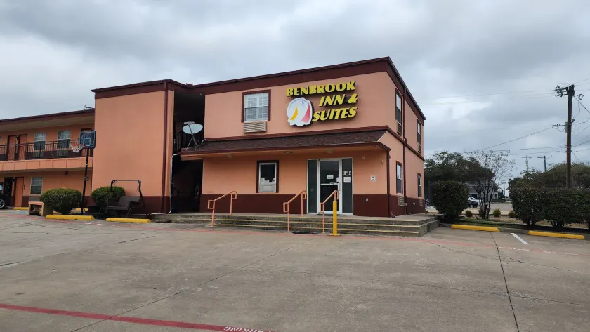 Benbrook Inn & Suites - Image 1