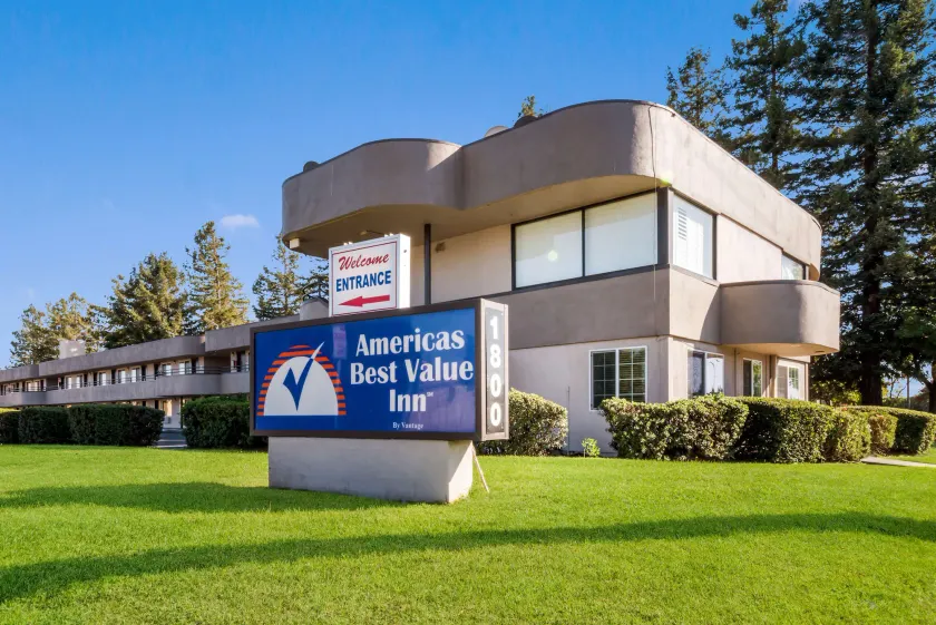 Americas Best Value Inn Santa Rosa - Image 1