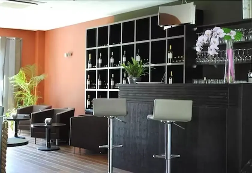 Hotel Alienor - Image 1