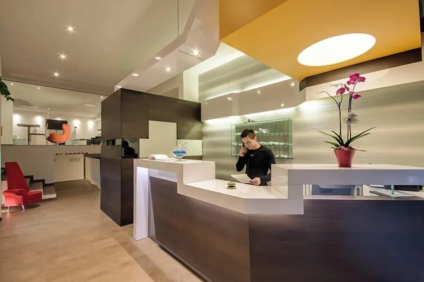 Genius Hotel Downtown - Image 1