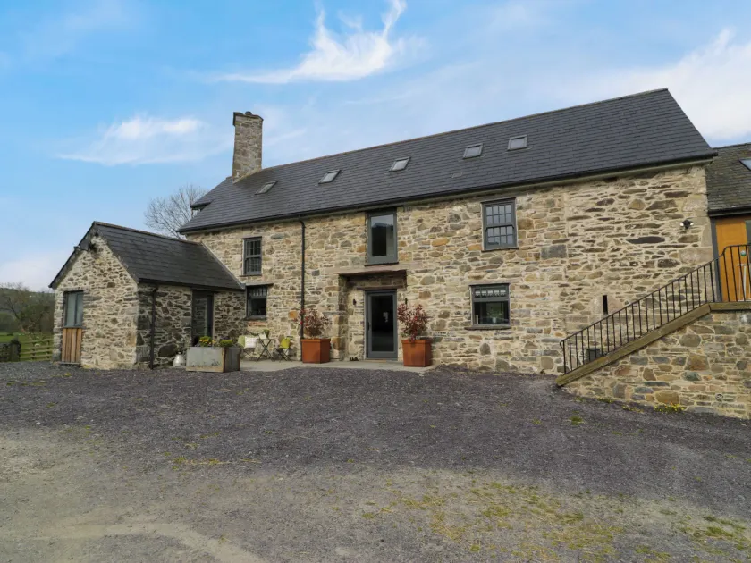 Plas Glan Yr Afon - Image 1
