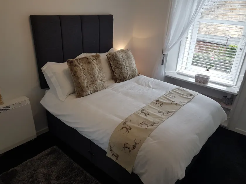 Riverside Apartments - Image 1