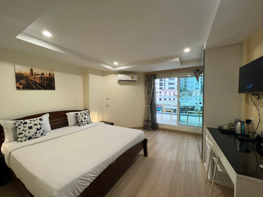 V Check inn Sukhumvit 22 - Image 1