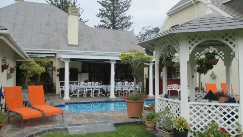 Mulligans Guest Lodge - Image 1