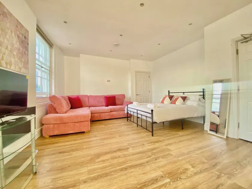 Essex Studio Retreat - Flat 4 - Image 1