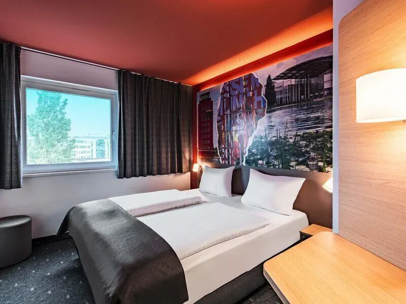B&B HOTEL München-Messe - Image 1