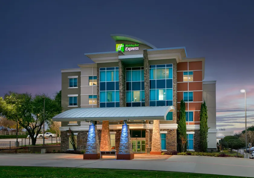 Holiday Inn Express & Suites North Dallas at Preston by IHG - Image 1