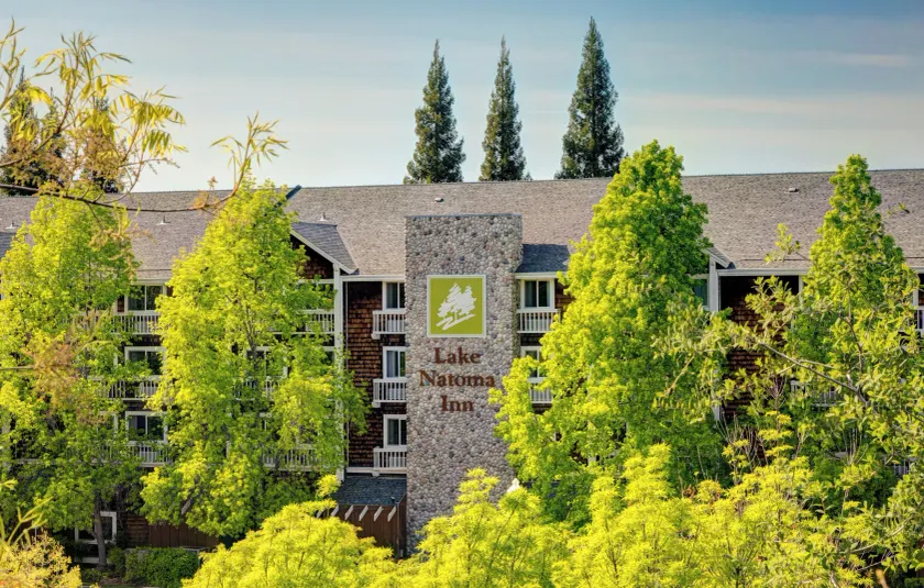 Lake Natoma Inn - Image 1