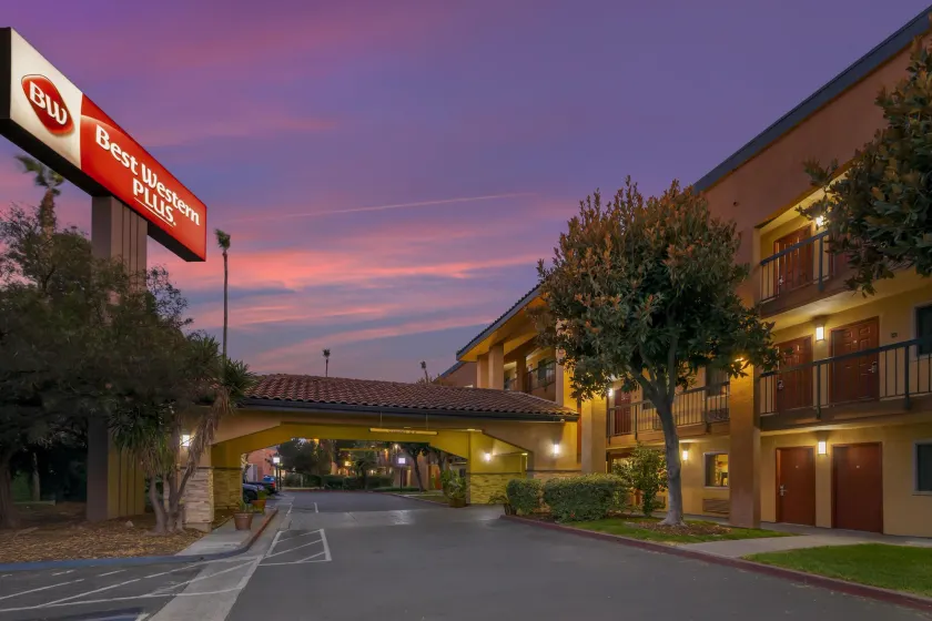 Best Western Plus Pleasanton Inn - Image 1