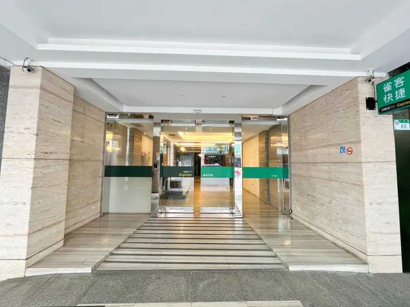 CHECK inn Express Taipei Station - Image 1
