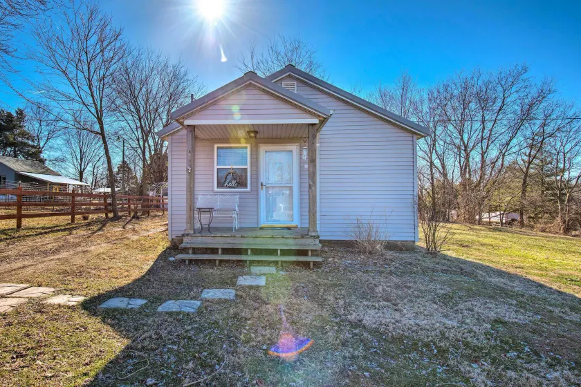 'The Brewer Guesthouse' Tiny Home w/ Patio & Yard! - Image 1