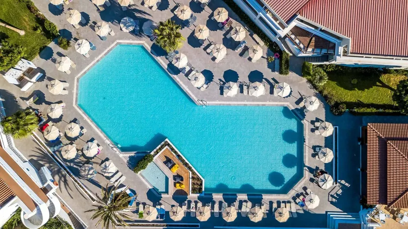 Niriides Hotel - Image 1