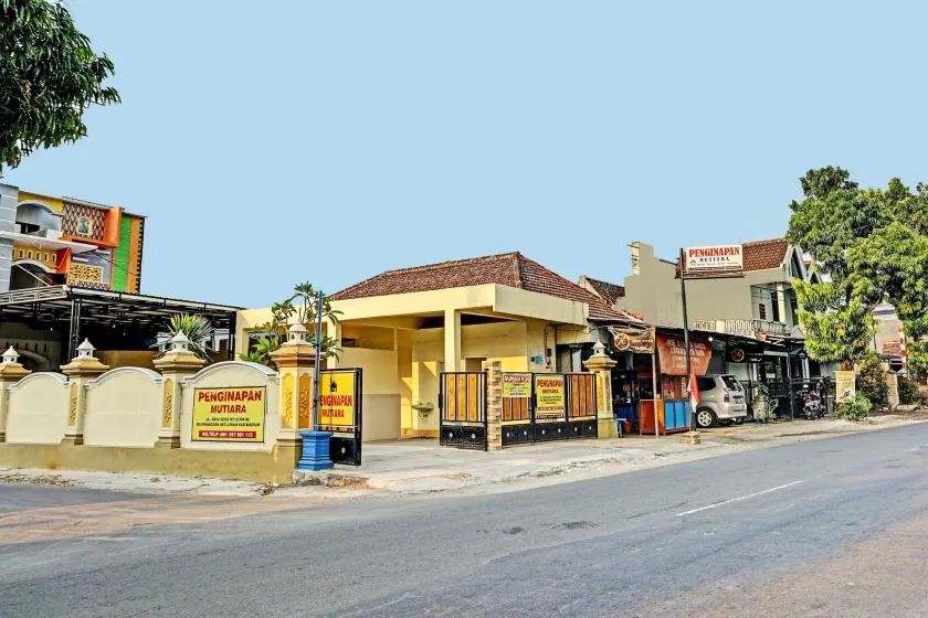 OYO 91599 Penginapan Mutiara Madiun - Image 1