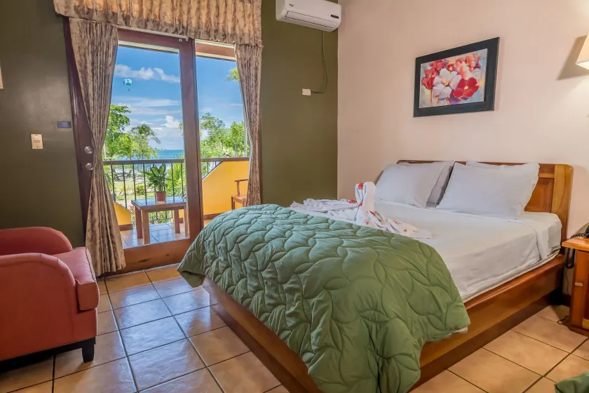 Hotel Manuel Antonio - Image 1