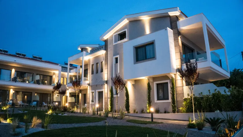 Costa Domus Blue Luxury Apartments - Image 1
