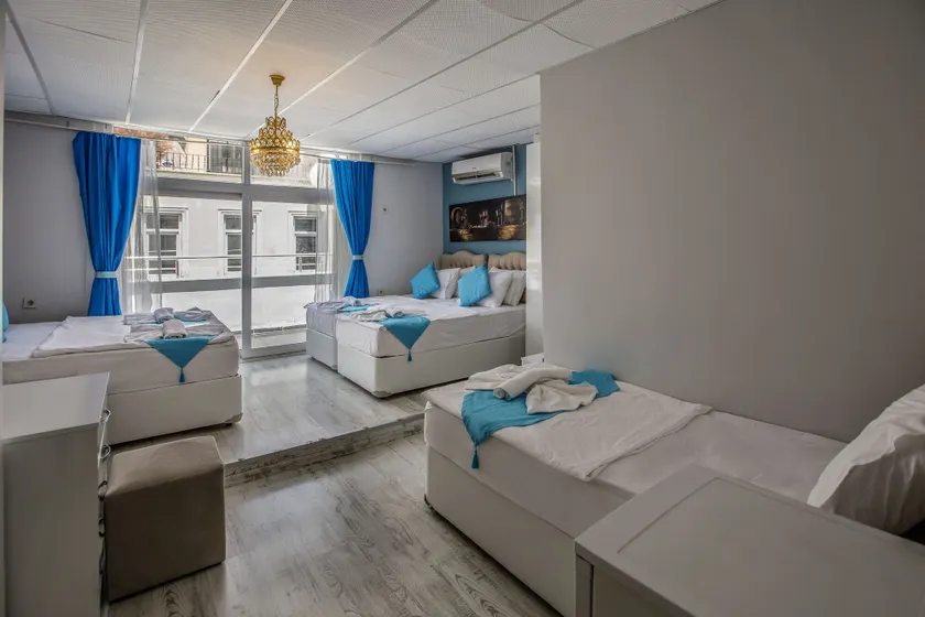 Royal Family Hotel - Image 1