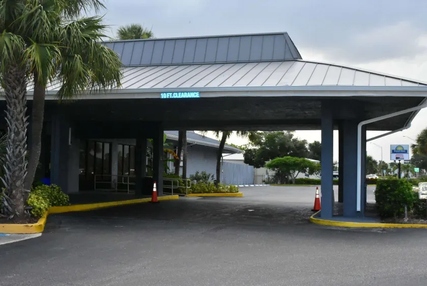 Days Inn by Wyndham Stuart - Image 1