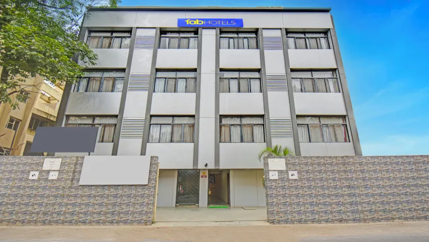 FabHotel Royal Comfort Inn - Image 1