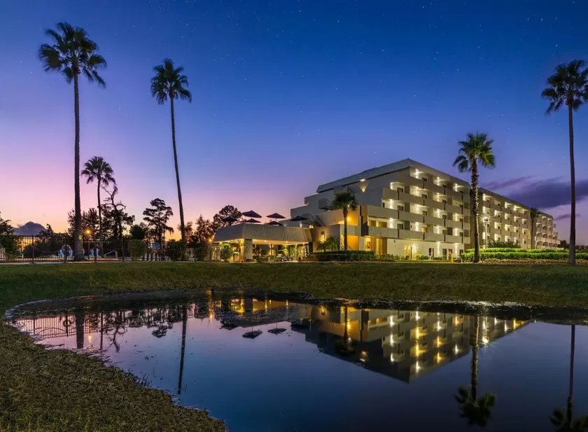 Palazzo Lakeside Hotel - Image 1