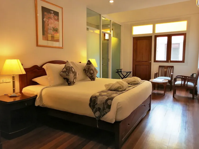 Heeren Straits Hotel - Image 1