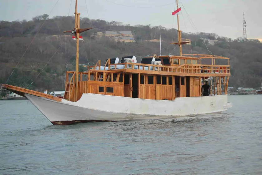 Boat Charter KM.Caroline - Image 1