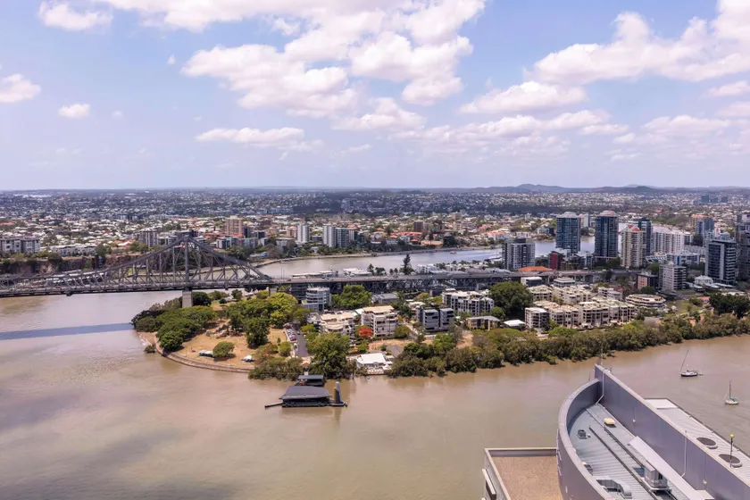 Oaks Brisbane Aurora Suites - Image 1