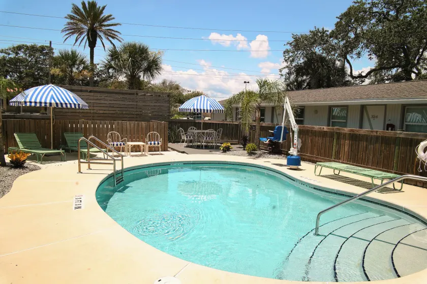 Hotel Palms - Image 1