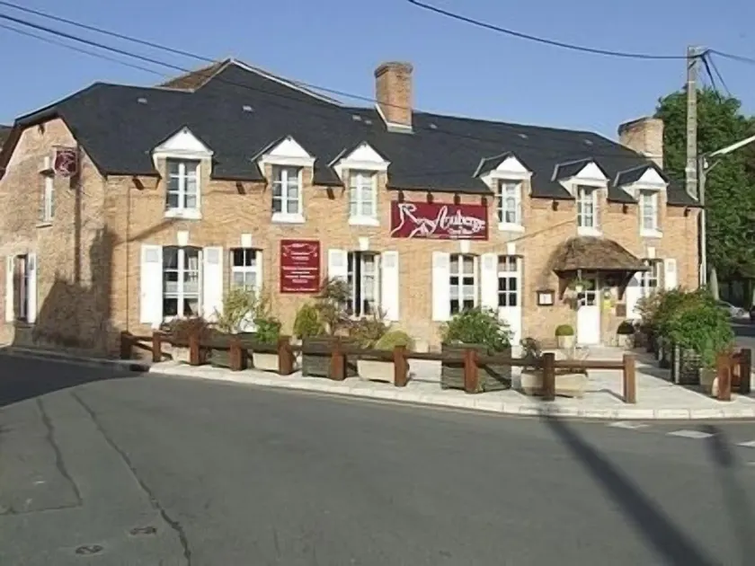 Logis Hôtel Auberge du Cheval Blanc - Image 1