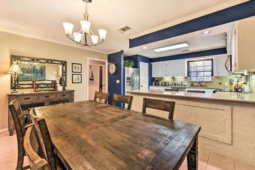 Quiet Lake Conroe Townhome w/ Water-view Deck - Interior