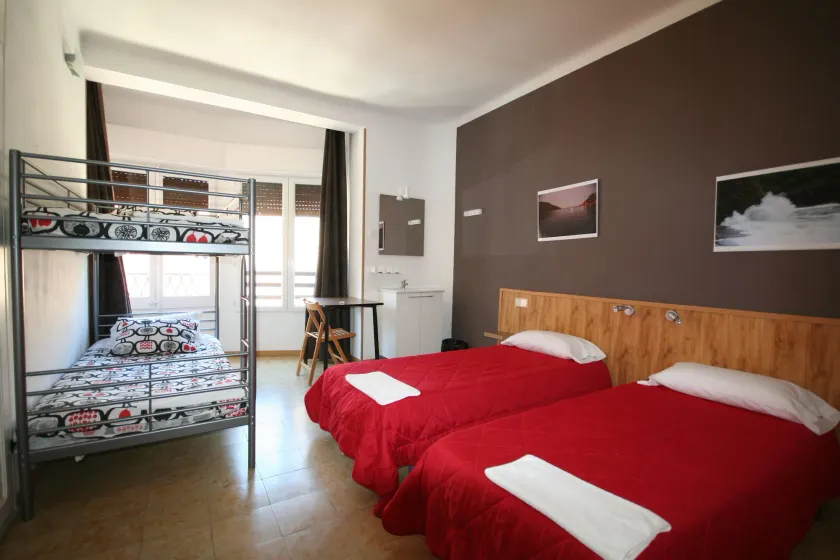 Hostal Juventus - Image 1