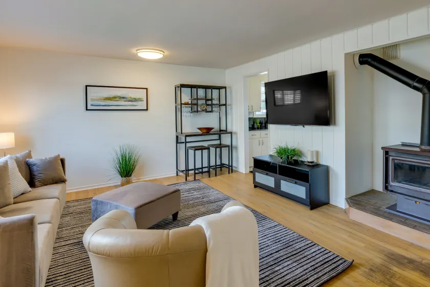 Downtown Kirkland Rental: Steps to Lake Washington - Image 1