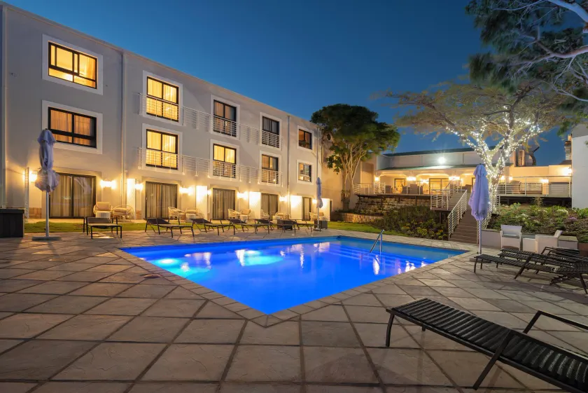 Garden Route Hotel - Image 1