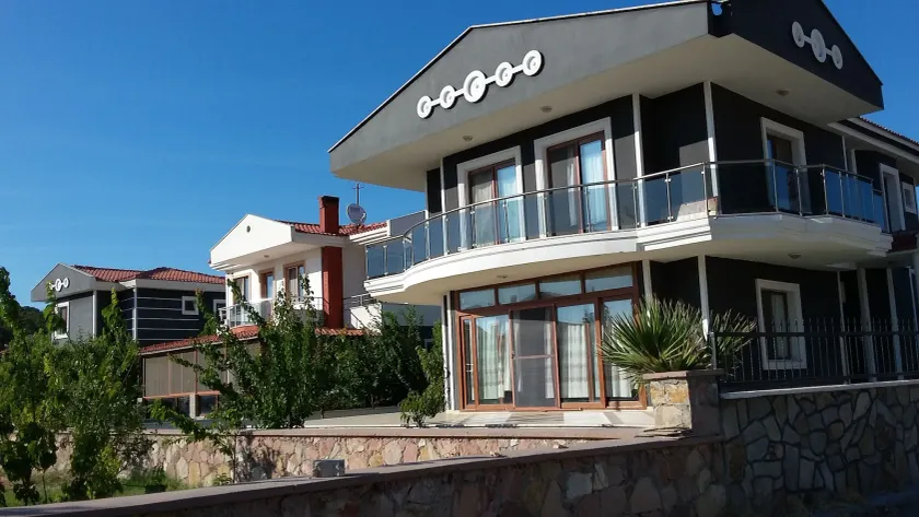 Ayvalik Camlik Villalari - Image 1