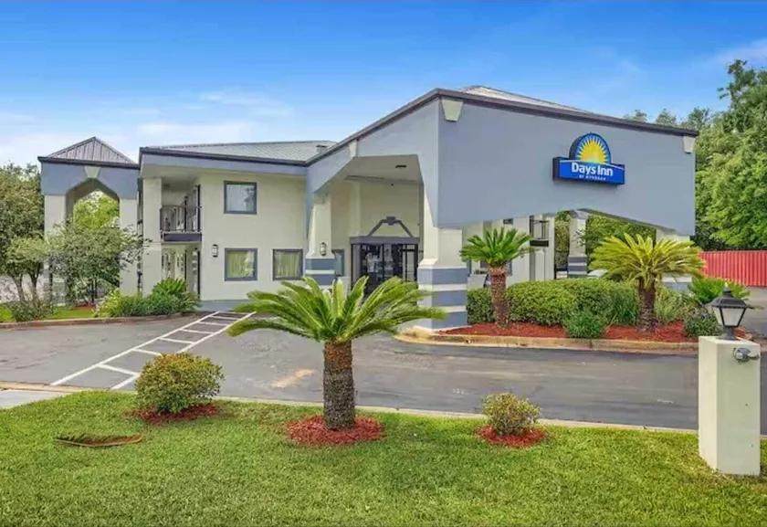 Days Inn by Wyndham Foley - North Gulf Shores - Image 1