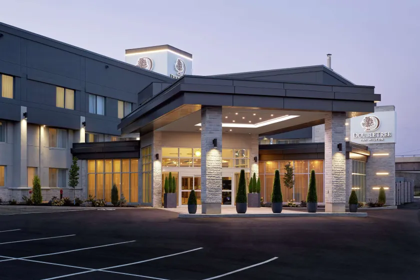 DoubleTree by Hilton Montreal Airport - Image 1